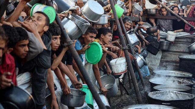 Gazze'de açlık: 'Bir torba un için ölmeye razıyım'