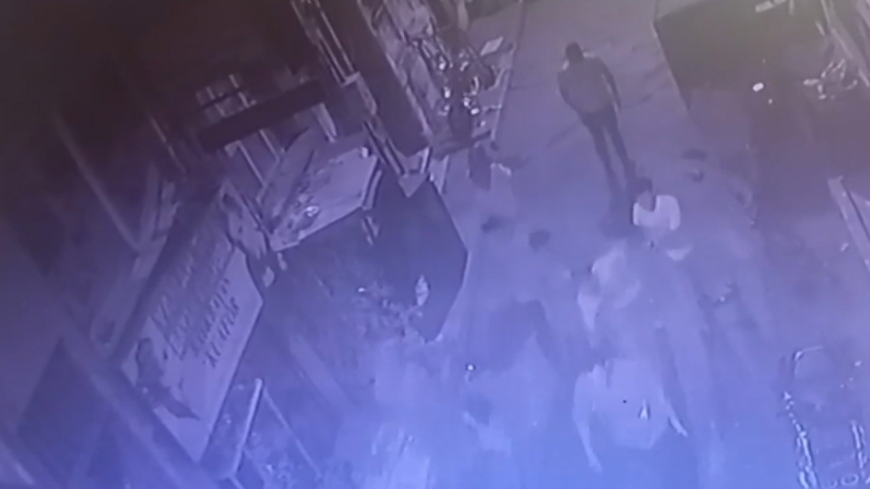 Seyyar satıcı yer kavgasında öldürüldü!