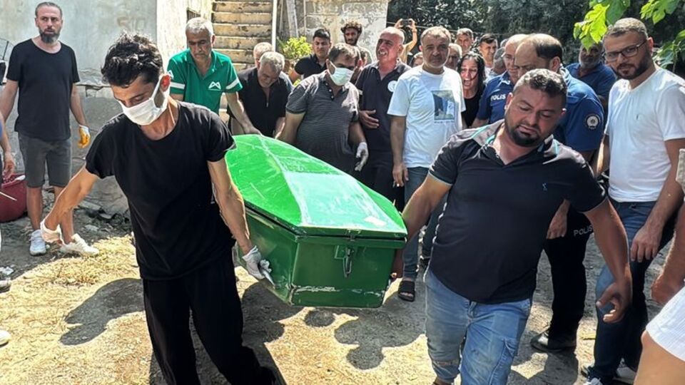 Mersin'de iki çocuk annesi yangında öldü