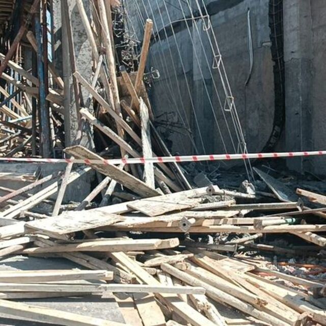 Beton dökümü sırasında çöktü: 7 yaralı