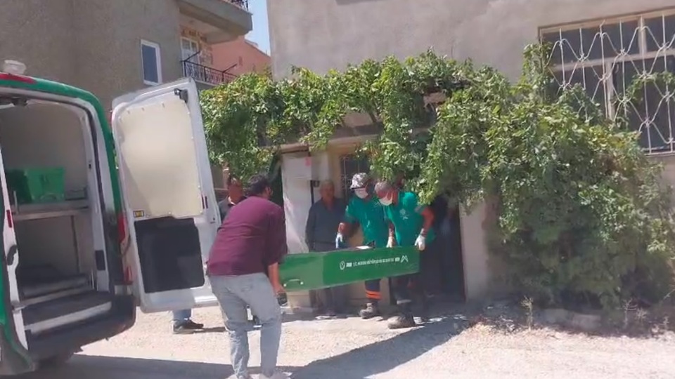 Kan donduran cinayet! Annesini öldürdü!