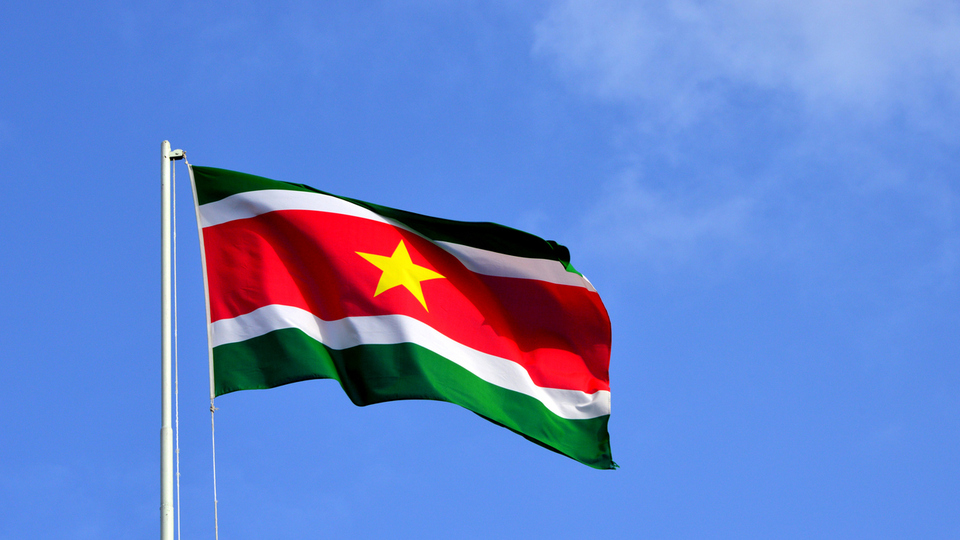 Surinam bayrağı nedir?