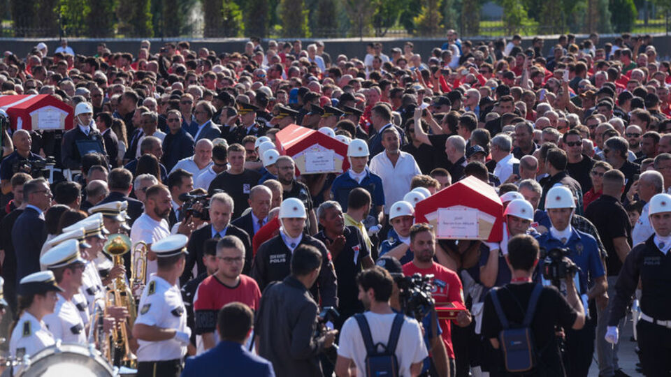 Türkiye orman şehitlerini uğurladı
