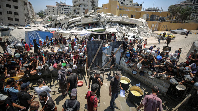 Gazze'de 8 aylık bebek açlıktan hayatını kaybetti