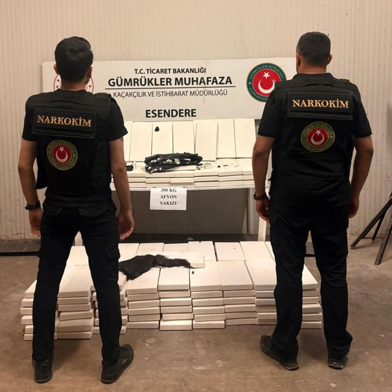 Hakkari'de 300 kilogram afyon sakızı ele geçirildi