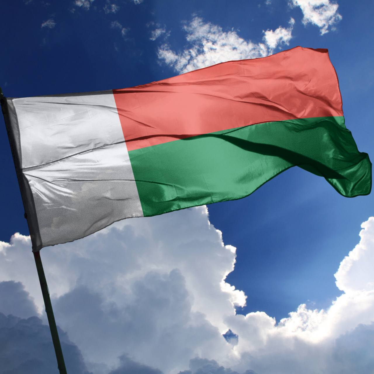 Madagaskar bayrağı nedir?