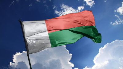 Madagaskar bayrağı nedir?