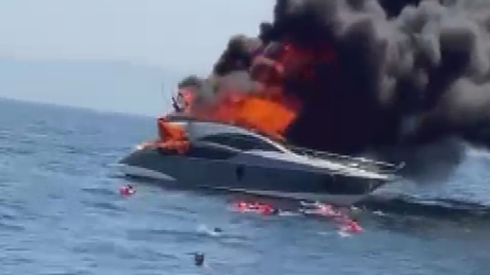 Kınalıada açıklarında tekne yangını!