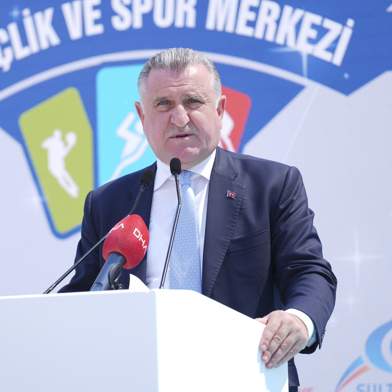 Bakan Bak, temel atma törenine katıldı!