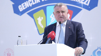 Bakan Bak, temel atma törenine katıldı!