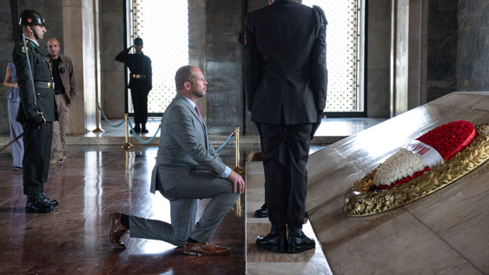 Belçikalı bakandan Ata'ya saygı