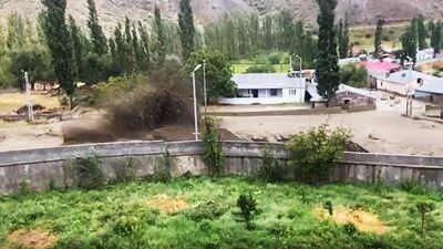 Kars'ta köyleri sel ve heyelan vurdu