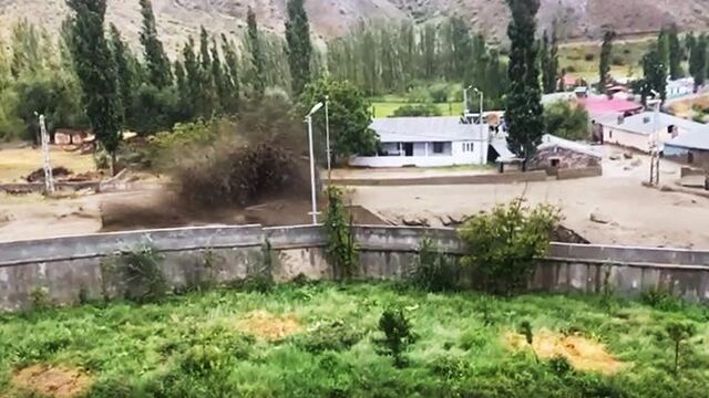 Kars'ta köyleri sel ve heyelan vurdu