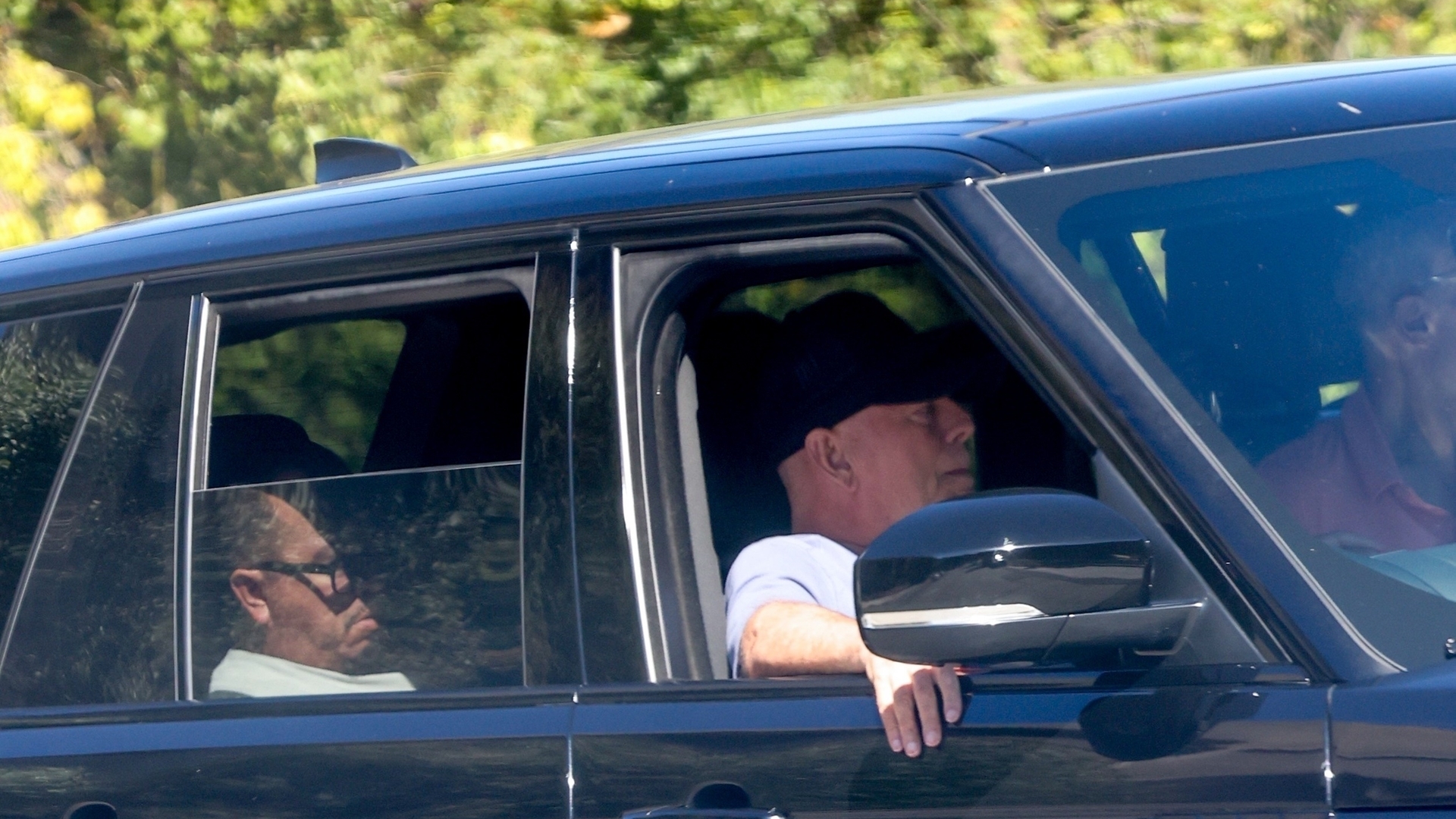 Bruce Willis'in Son Hali Şaşırttı! İki Şapka Üst Üste Takarak Dolaşıyor