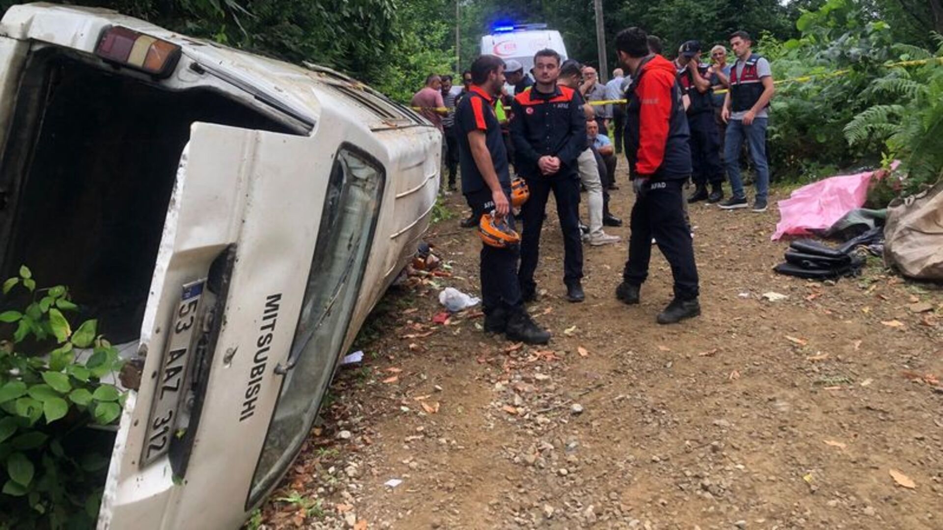 Rize'de Feci Kaza: Yamaçtan Yuvarlandılar! 2 Can Kaybı, 3 Yaralı