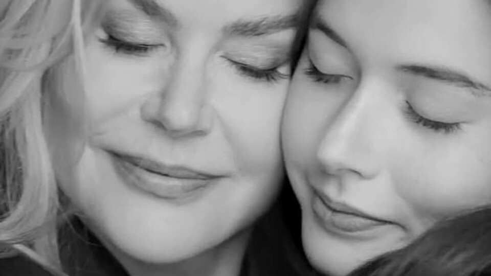 14 yaşındaki kızıyla kamera karşısında