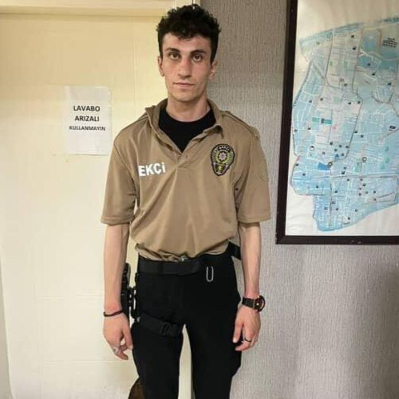 Sahte bekçi para toplarken yakalandı