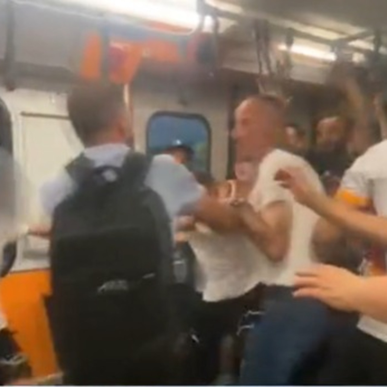 İstanbul metrosunda kavga