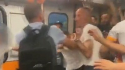 İstanbul metrosunda kavga