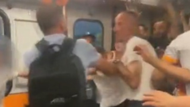 İstanbul metrosunda kavga