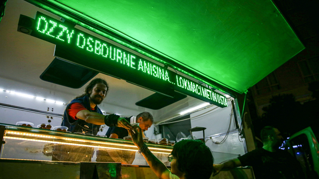 Ozzy Osbourne anısına lokma dağıtıldı