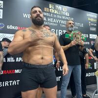 Umut Camkıran altın kemerini korudu!