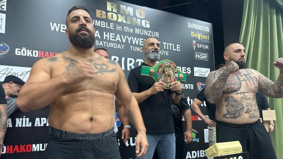 Umut Camkıran altın kemerini korudu!