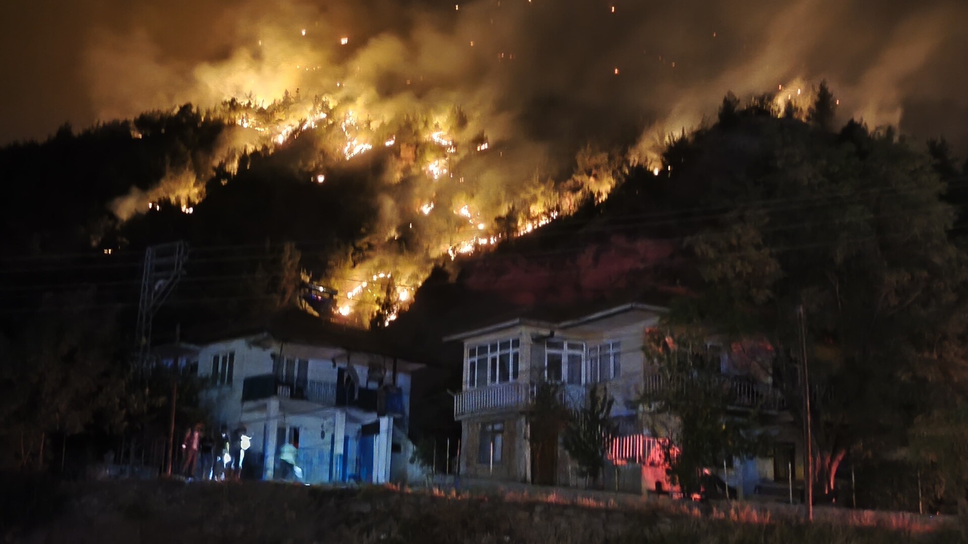 Karabük'te Orman Yangını Alarmı: 18 Köy ve 50 Mahalle Boşaltıldı!
