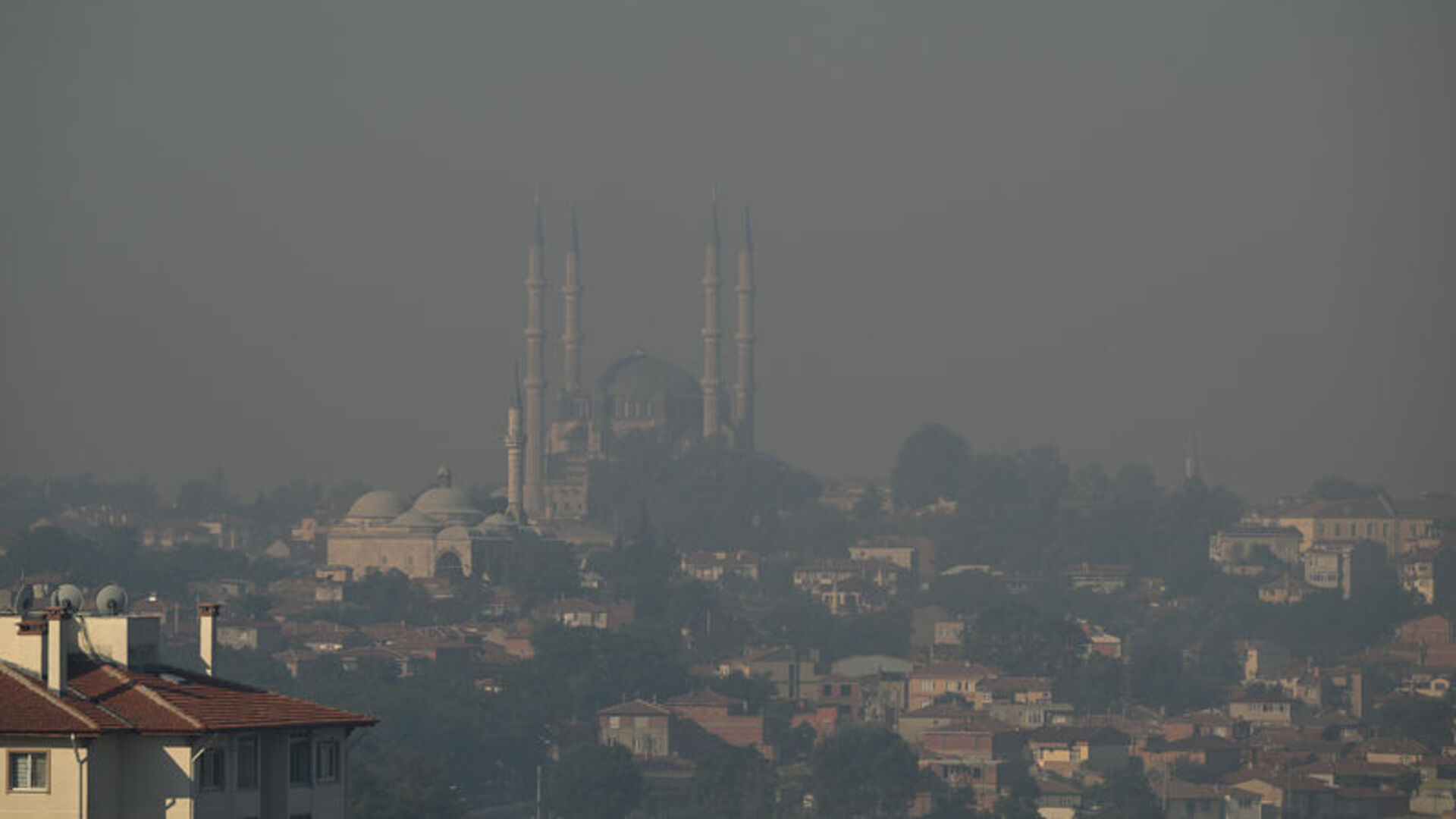Edirne'yi Saran Dumanlar: Bulgaristan'dan Gelen Yangın Tehdidi!