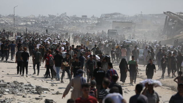 Gazze'de "insani ara" başladı, yardım tırları giriş yaptı