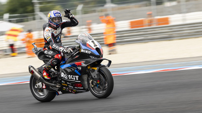 Toprak Razgatlıoğlu'ndan Macaristan'da 3'te 3!