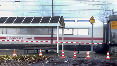 Almanya'da yolcu treni raydan çıktı