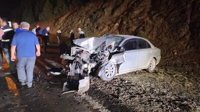 Otomobil, yangın tankerine çarptı: 2 yaralı