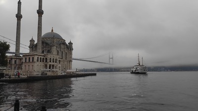 İstanbul sis altında