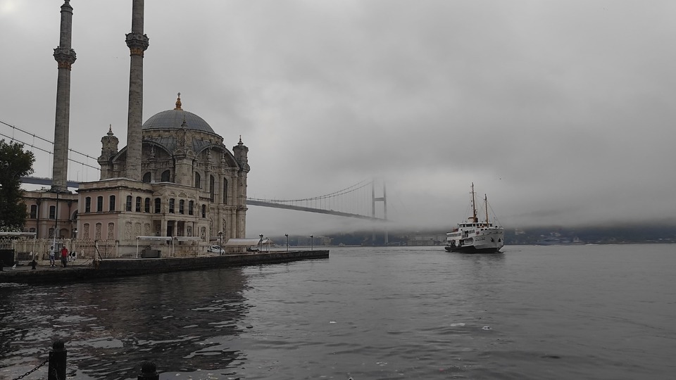 İstanbul sis altında