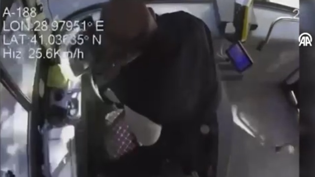 Şoför ayağa kalkmış!