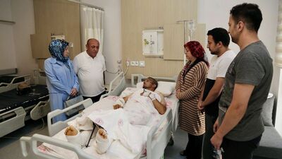 Ehliyetsiz motosikletli, polise çarptı!