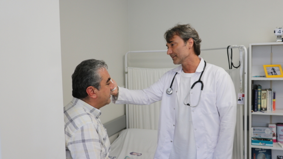 Aile hekimleri: Hastalarla karşı karşıya kalıyoruz