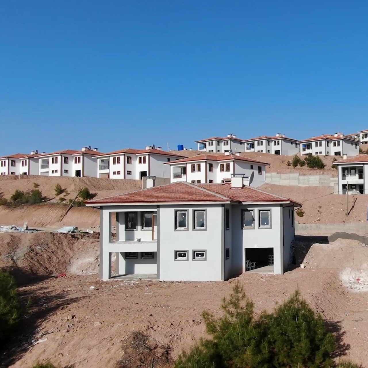 İki katlı köy evleri tamamlandı