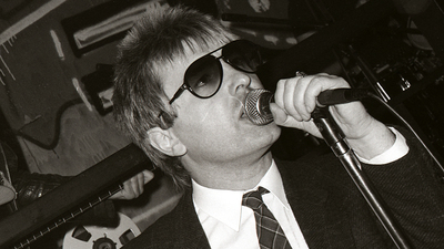 Ünlü şarkıcı hayatını kaybetti