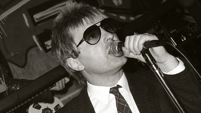 Ünlü şarkıcı hayatını kaybetti