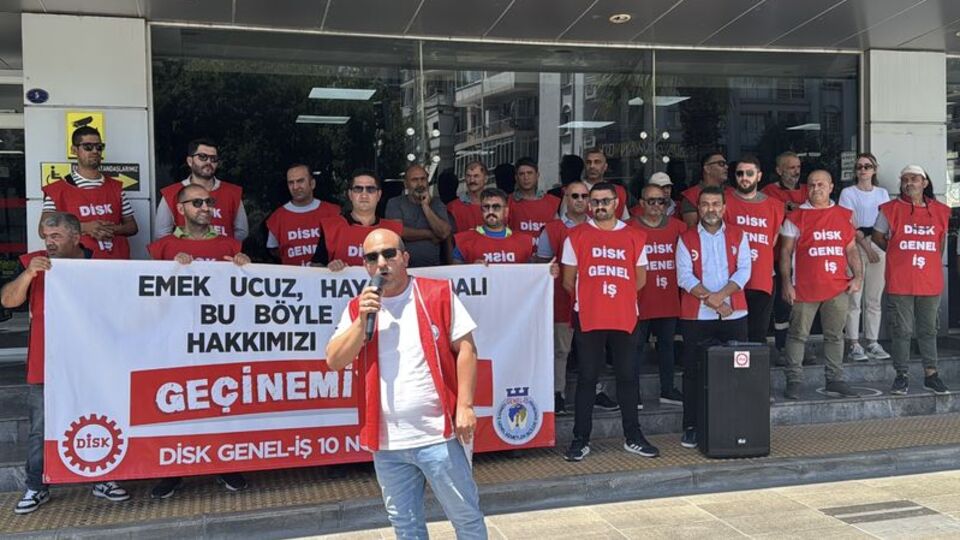 Karşıyaka'da işçileri "maaş" eylemi