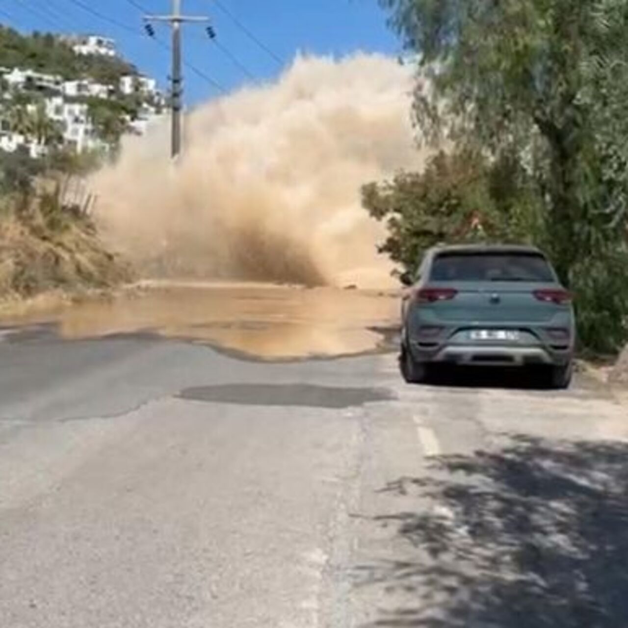 Bodrum'da içme suyu isale hattı patladı!