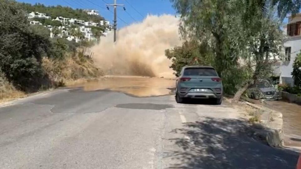 Bodrum'da içme suyu isale hattı patladı!