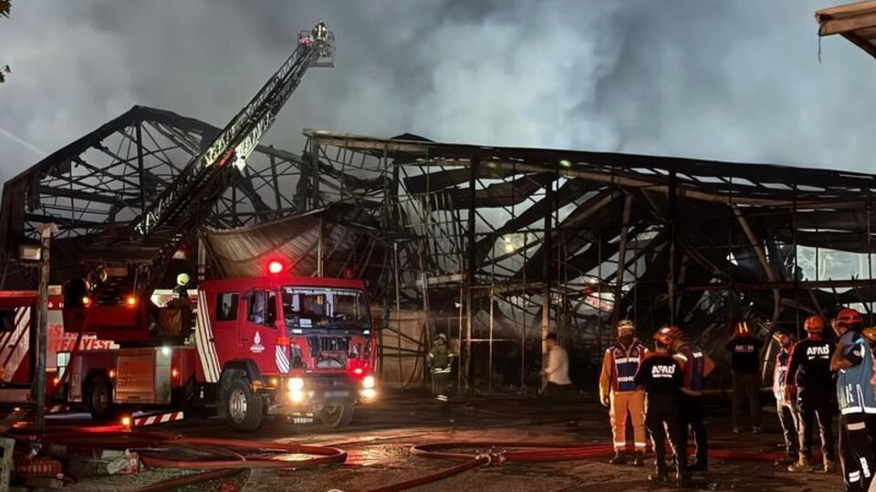 Çekmeköy'de fabrika yangını!