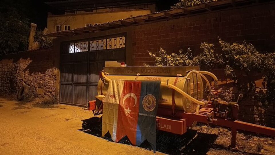 Hediye tankeri köy halkı için kabul etti