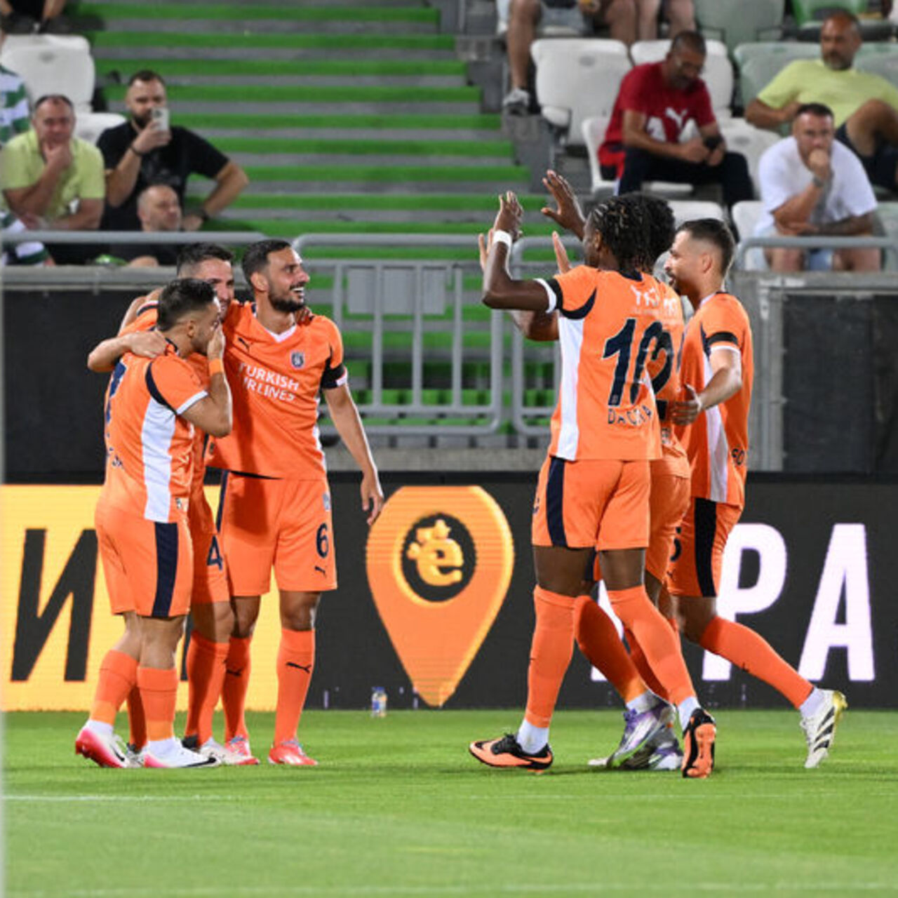 Başakşehir tur için sahaya çıkıyor!