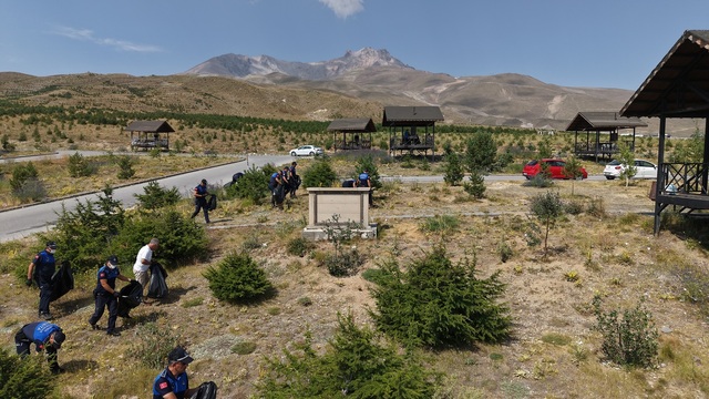 Kayseri'de zabıtadan Erciyes'te temizlik çalışması