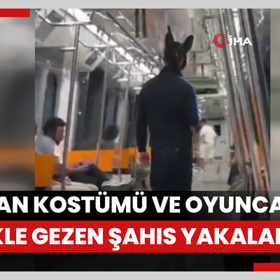 Metroda tavşan kostümü ve oyuncak tüfekle gezen şahıs yakalandı