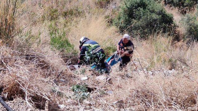 Patlıcan közlerken uçurumdan yuvarlandı